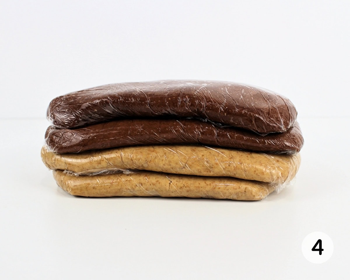 Chocolate an cinnamon crackers in plastic shapes.